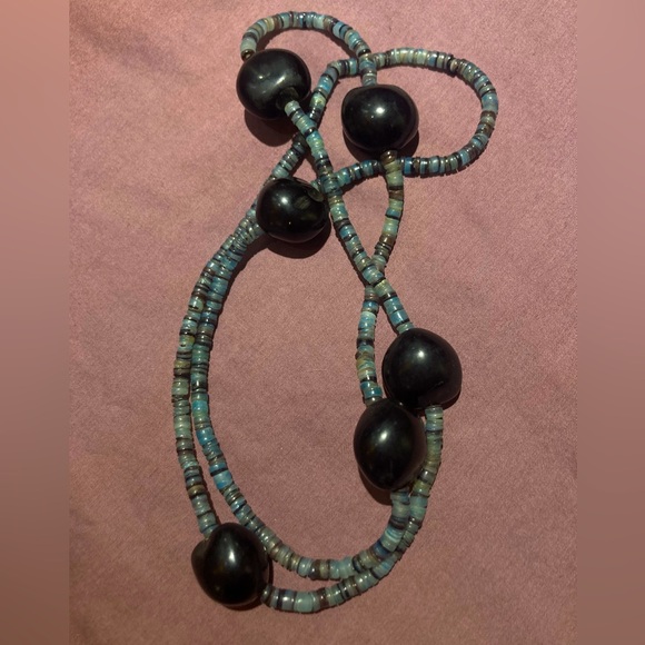 Blue Hawaiian Kukui nut necklace - Picture 2 of 3